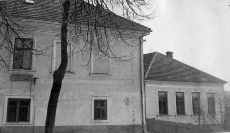 1954 - Škola u kostela