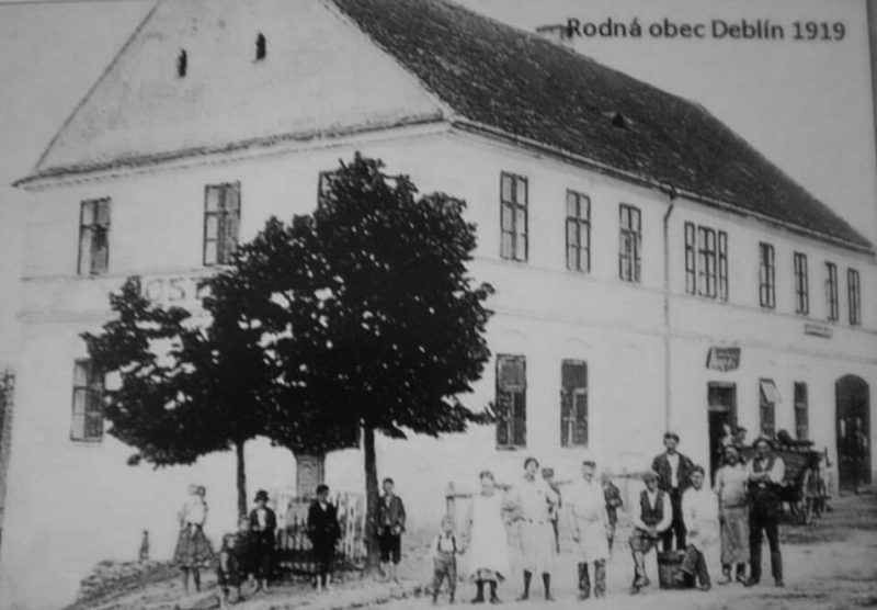 1919 - Radnice a škola v Deblíně