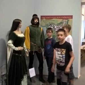 středověký oděv pro muže i pro ženy