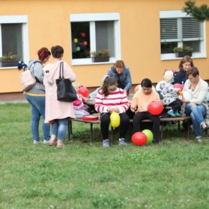 Zahradní slavnost - malování balónků
