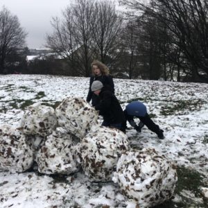 Sněhuláci - stavíme z čeho se dá